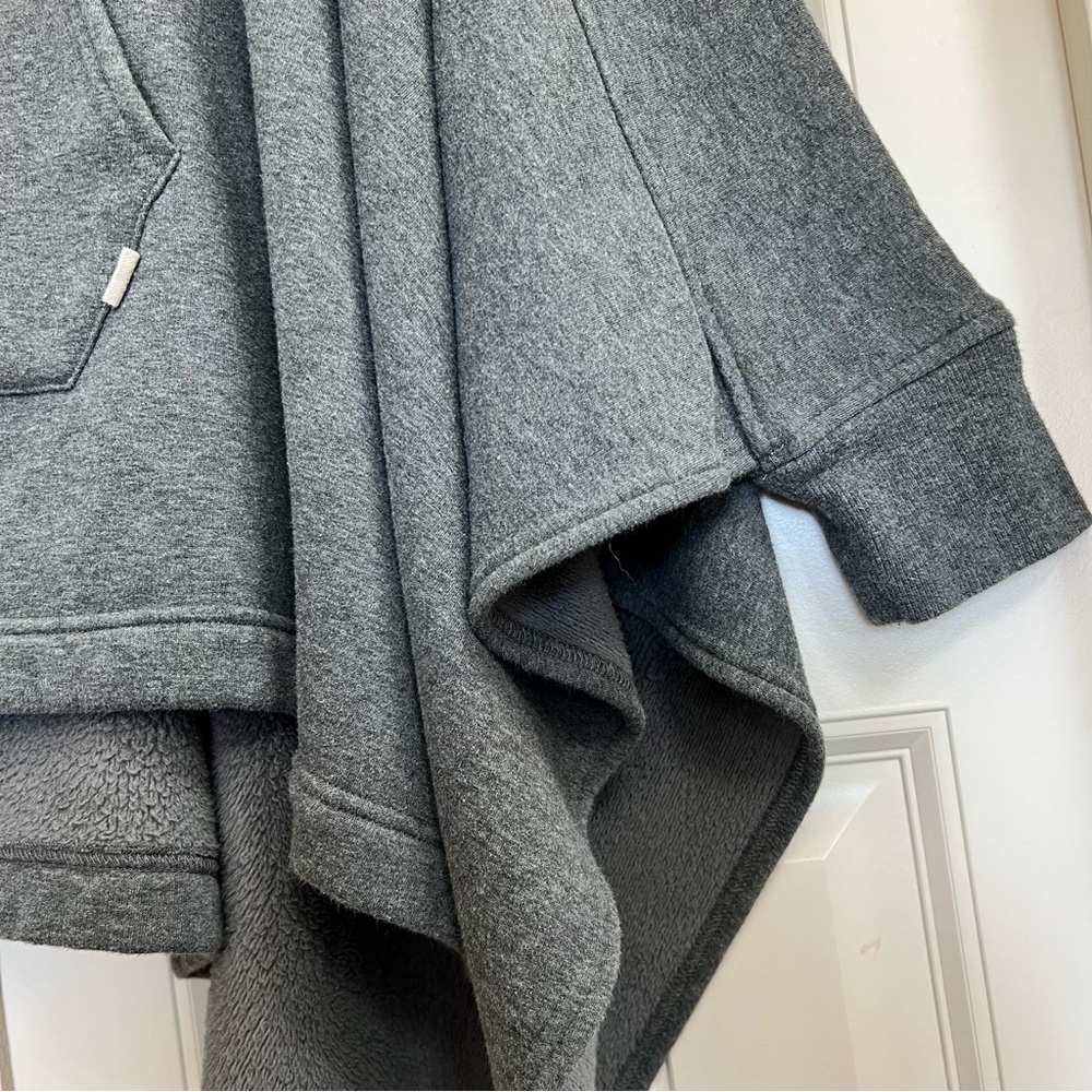 UGG Charlynne Double Knit Fleece Poncho in Grey, size XS/S - Picture 3 of 9